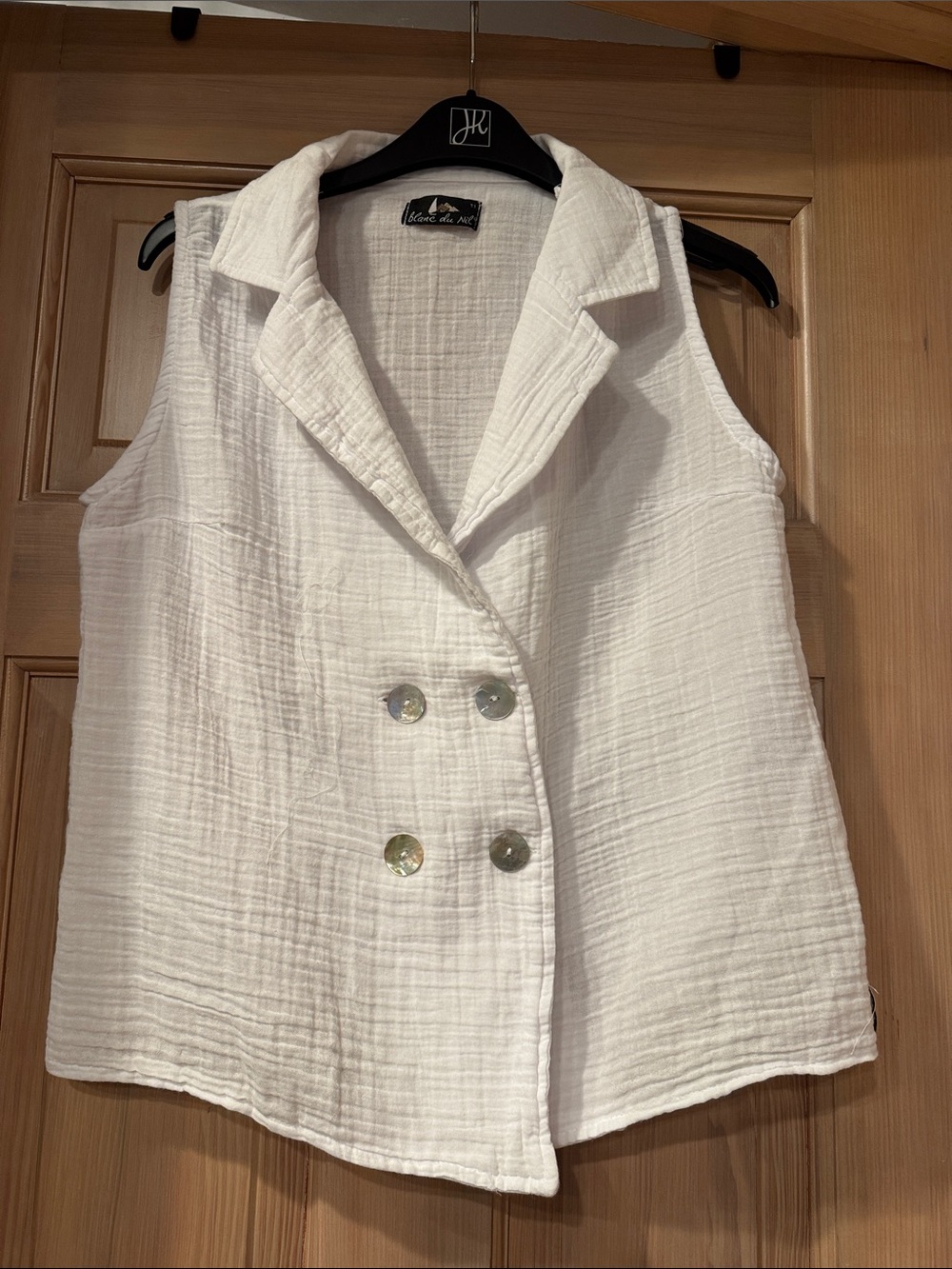Sleeveless Double-Breasted in White - Blanc du Nil